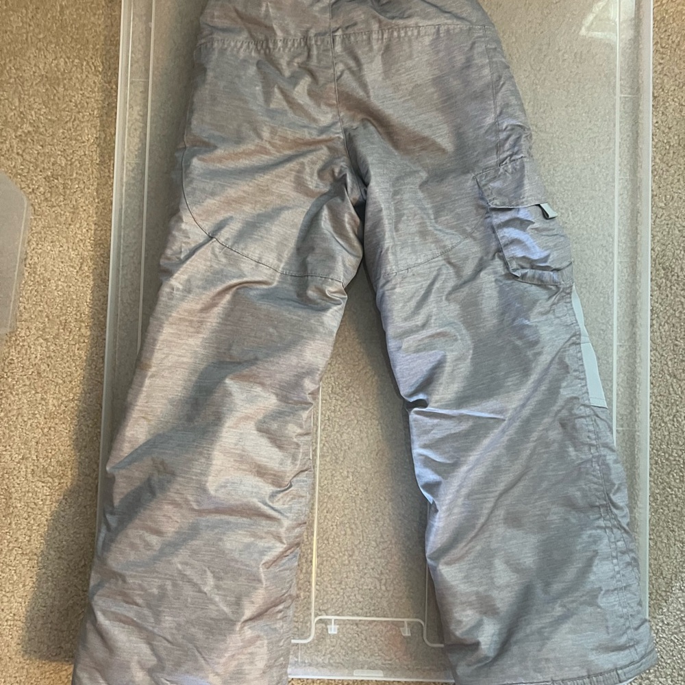 Champion silver 6/6x snow pants. Excellent condition. Used only a few times.